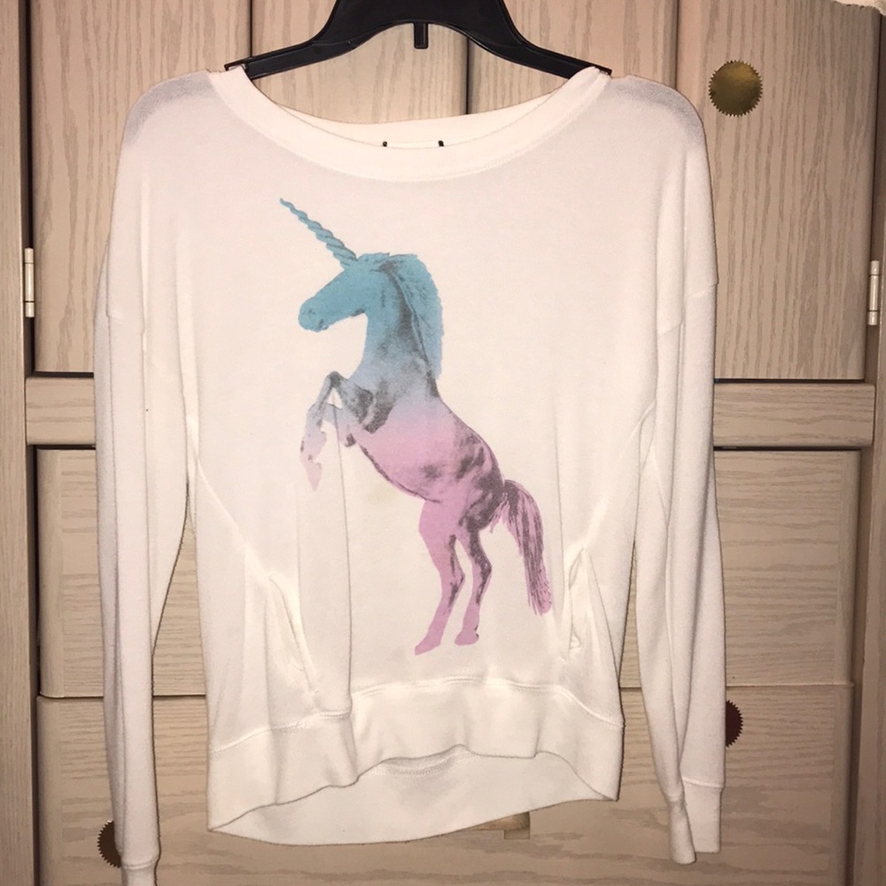White long sleeve with unicorn